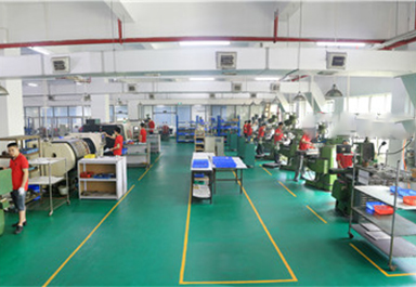 6台铣床，3台自动攻牙机,1台喷砂机 