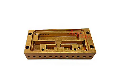 <strong>图一：波导精密加工..</strong>