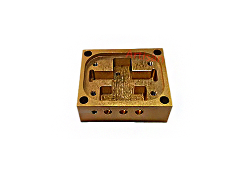 <strong>图三：波导精密加工..</strong>