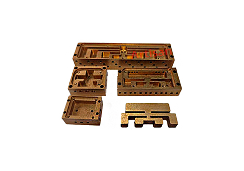 <strong>图五：波导精密加工..</strong>