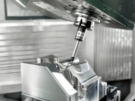 如何减小CNC铣削加工中的刀具径向跳动？