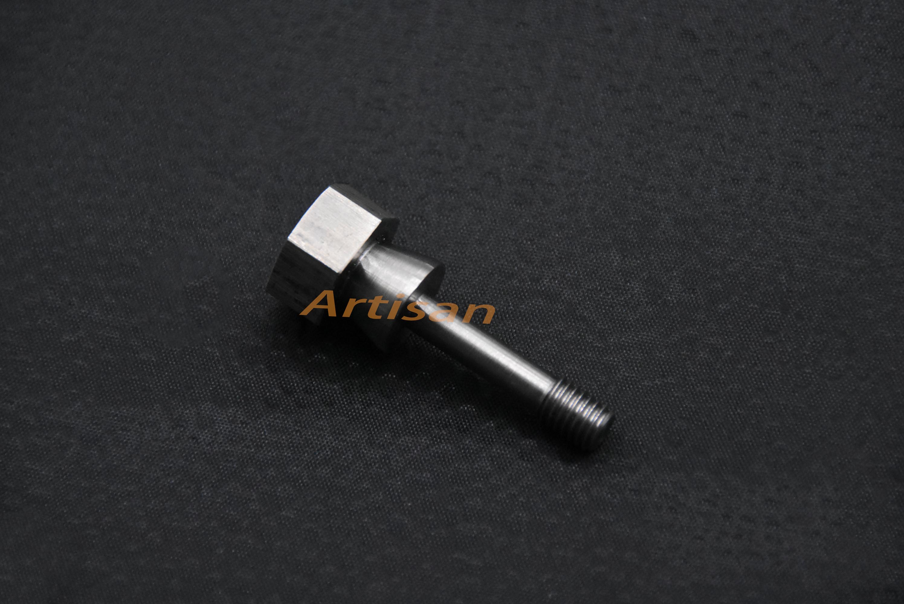 <strong>医疗类精密件加工：松紧螺纹柱</strong>