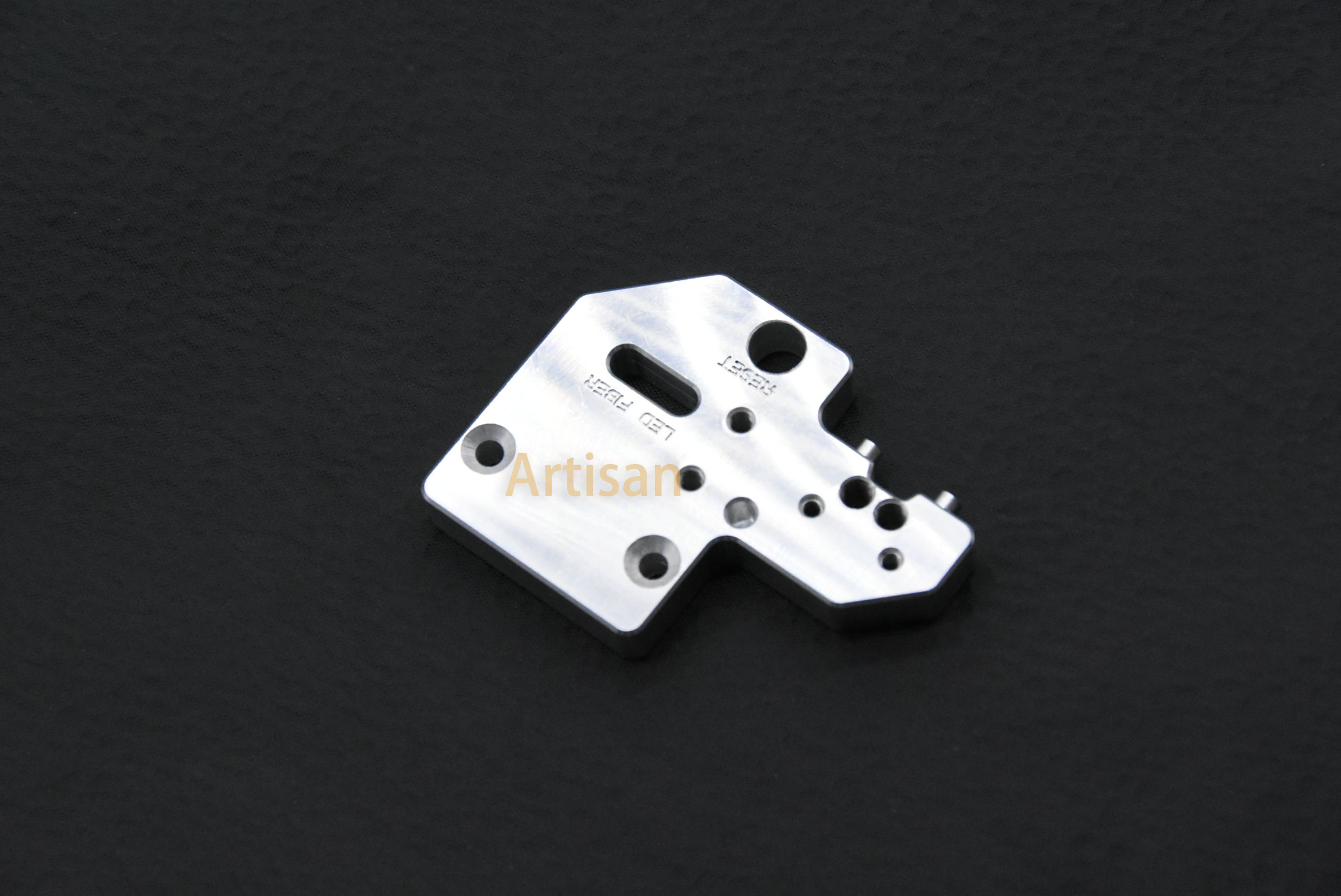 <strong>电子类精密件加工：支架2</strong>